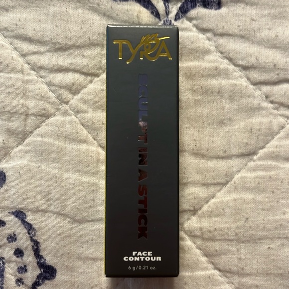 New in box! Tyra Beauty Sculpt in a Stick—Deep tone - Picture 1 of 4